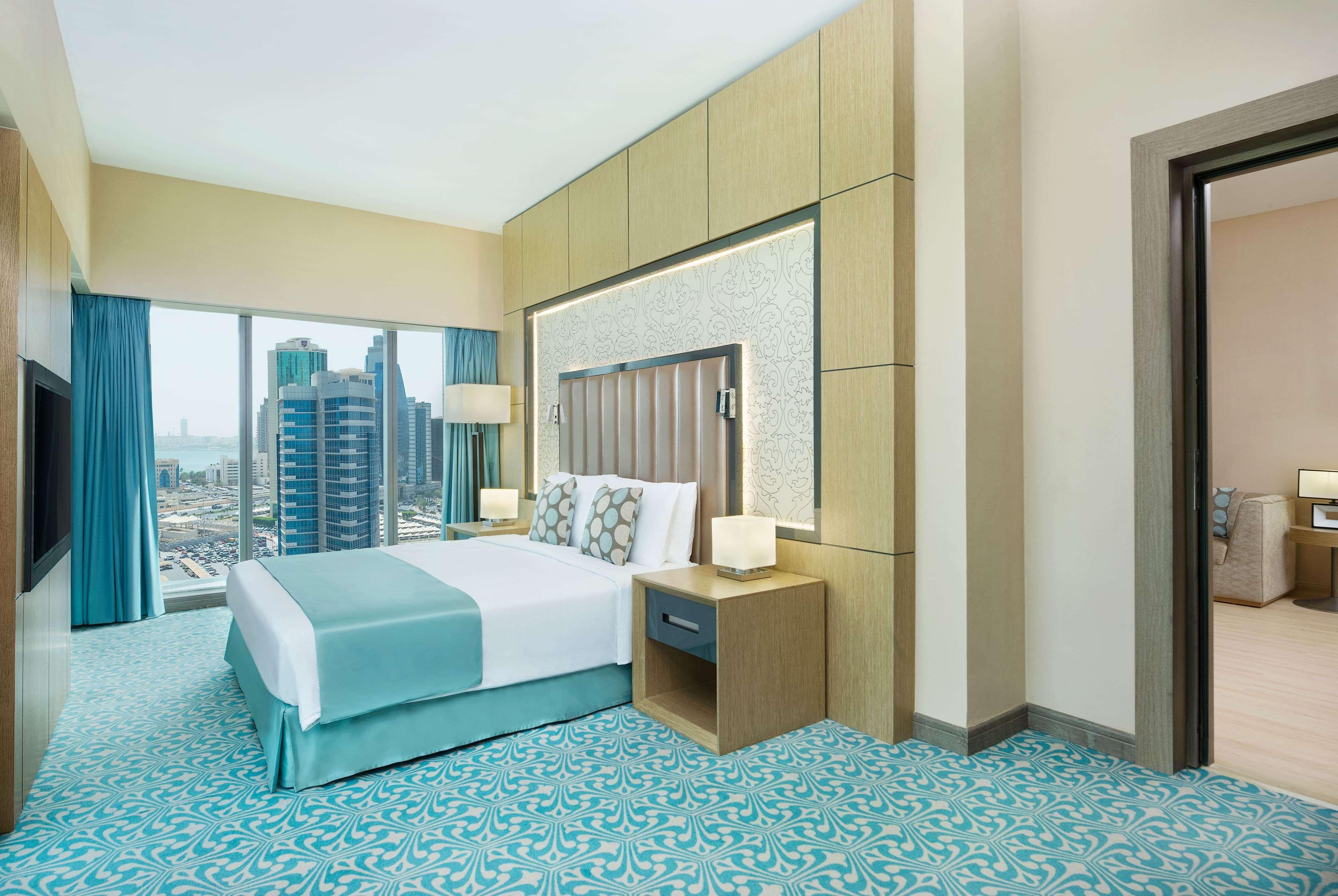 Hotel Wyndham West Bay 5*