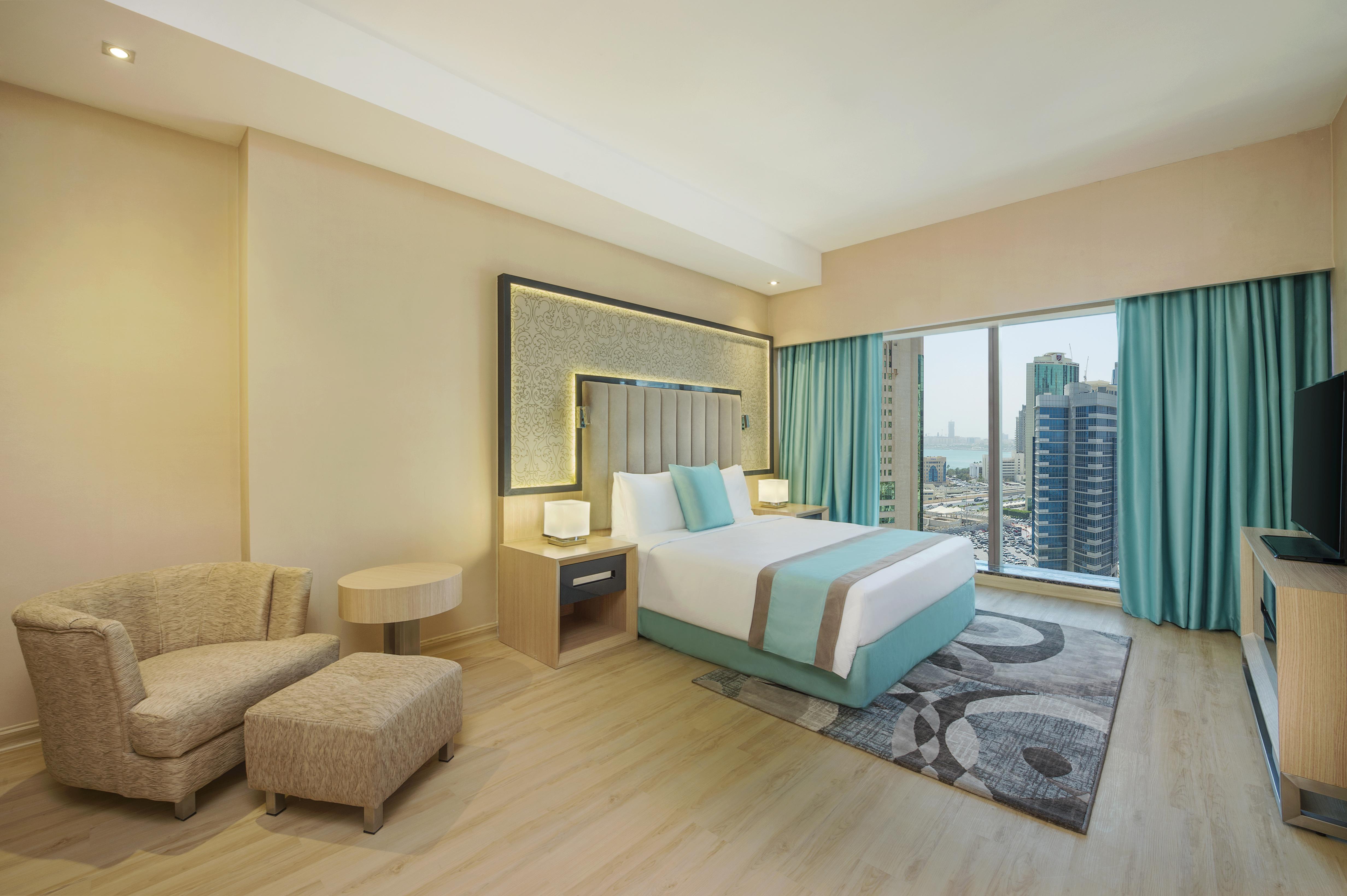 Wyndham West Bay Hotel 5*