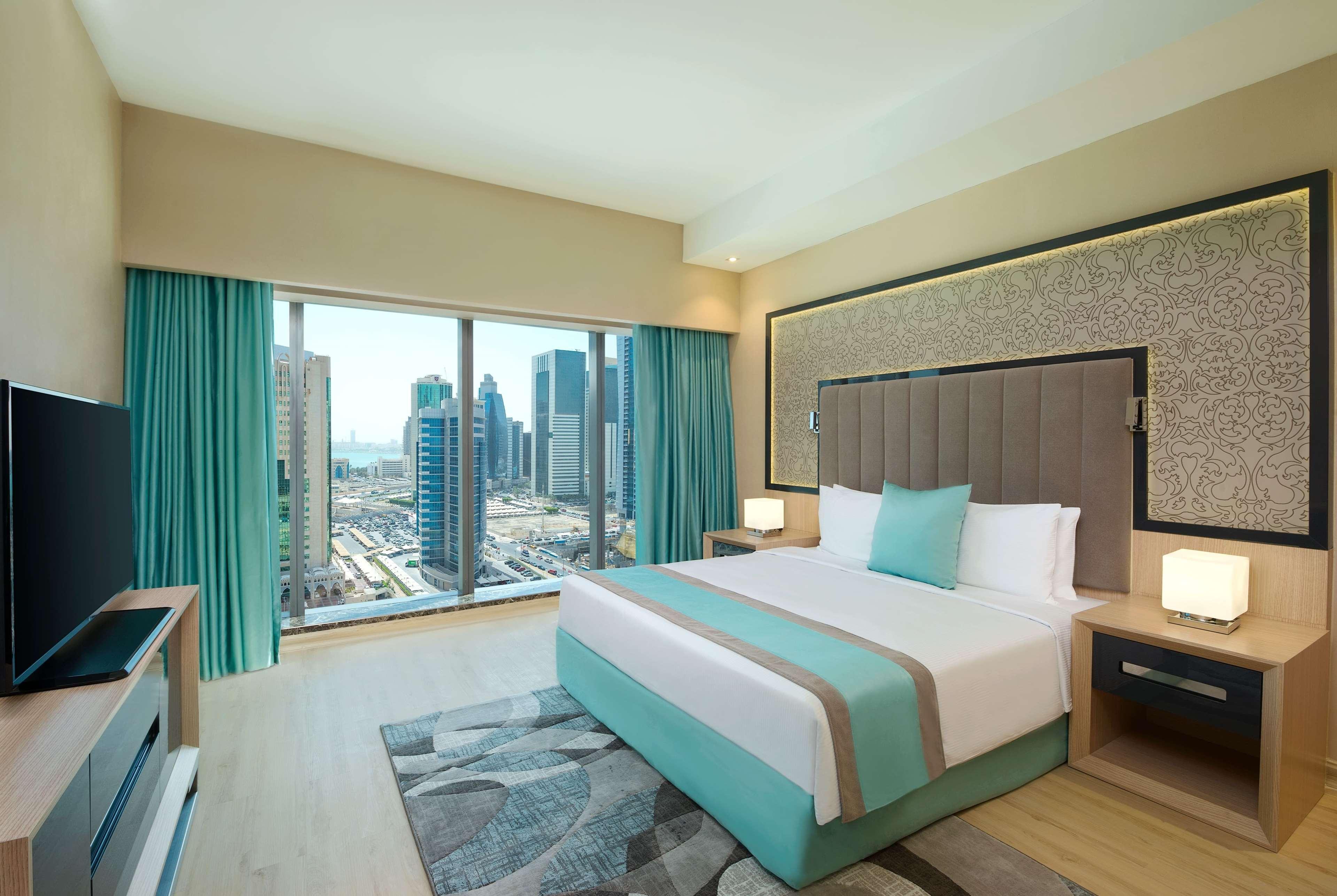 Hotel Wyndham West Bay 5*