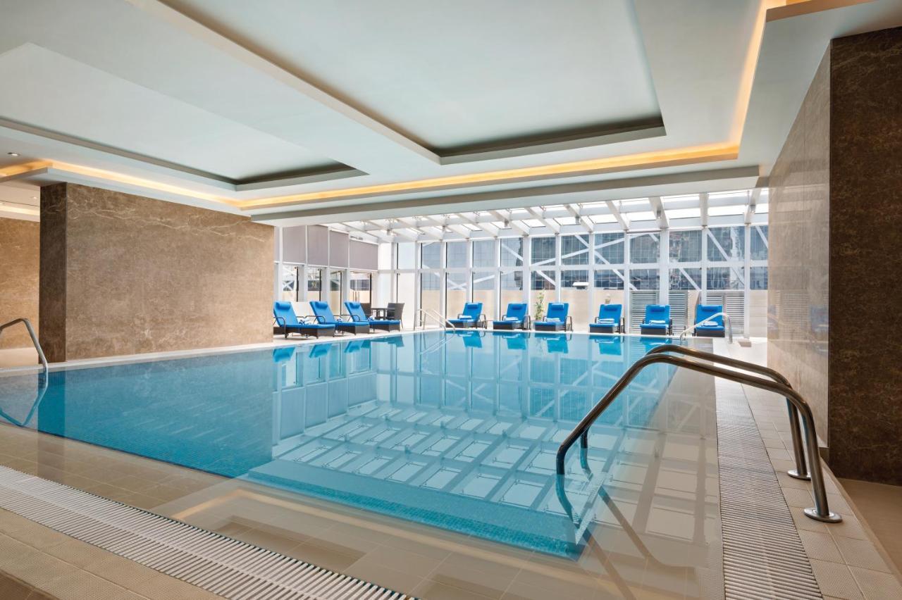Wyndham West Bay Hotel 5*