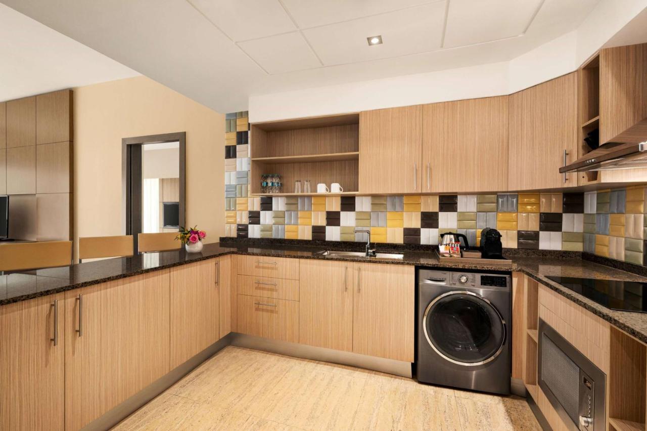 Hotel Wyndham West Bay 5*