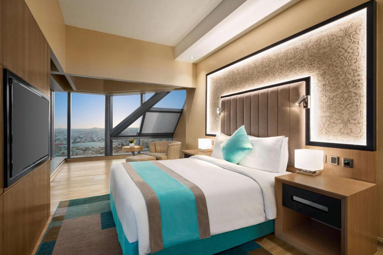 Wyndham West Bay Hotel Doha