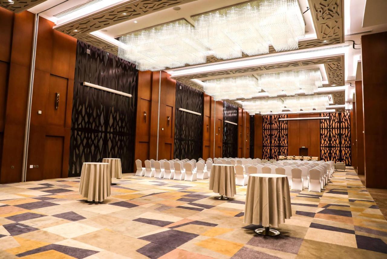Hotel Wyndham West Bay 5*
