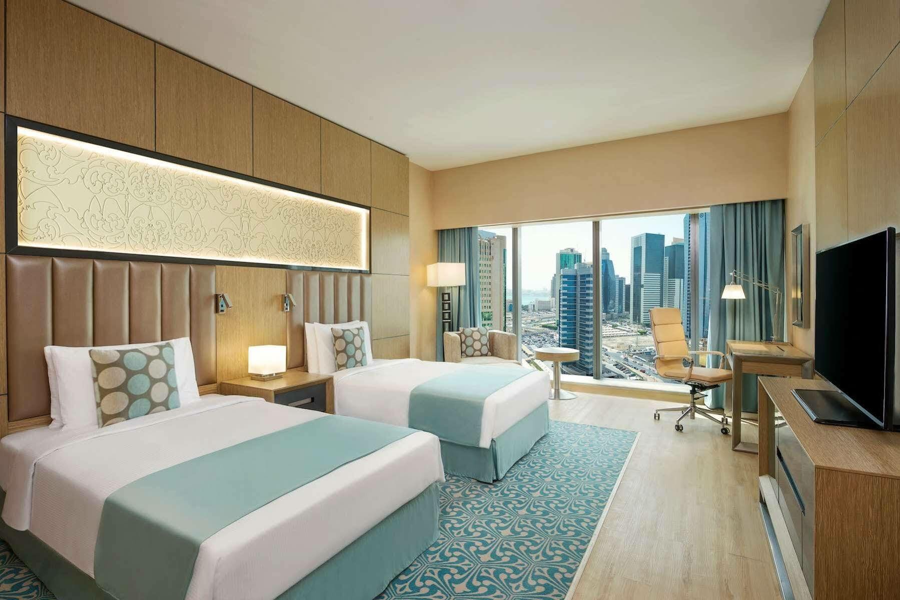 Hotel Wyndham West Bay 5*